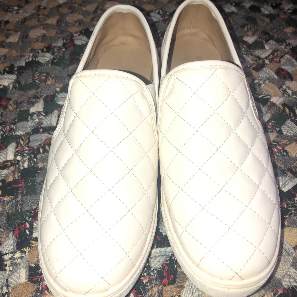 WHITE CANVAS SHOES - barely worn